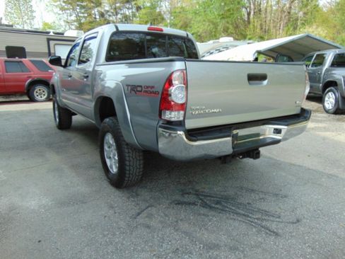 Used 2015 Toyota Tacoma 4x4 Double Cab w/ TRD Off-Road Package image 16