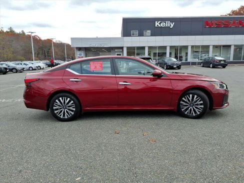 Certified 2023 Nissan Altima 2.5 SV w/ SV Premium Package image 3