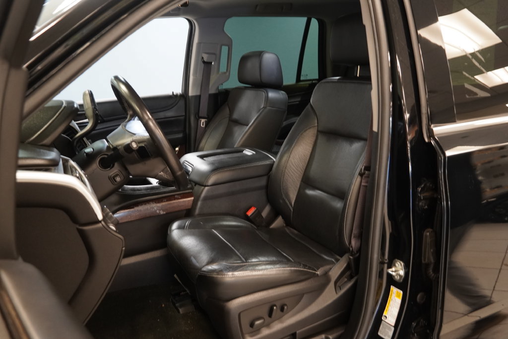Used 2017 GMC Yukon SLT AWD/4WD image 3