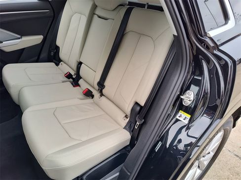 Certified 2025 Audi Q3 2.0T Premium w/ Convenience Package image 39