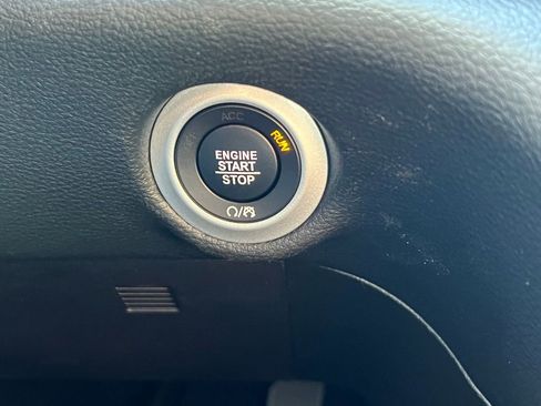 Used 2024 Chrysler Pacifica Limited w/ S Appearance Package image 30