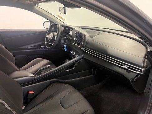 Used 2024 Hyundai Elantra SE image 11