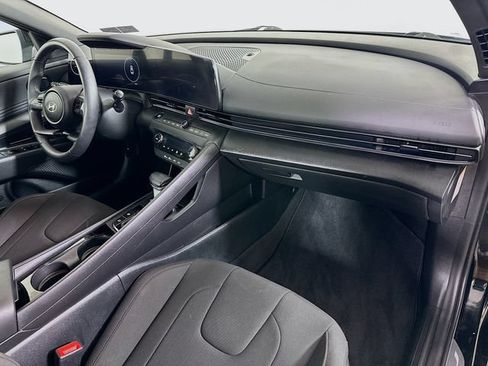 Used 2025 Hyundai Elantra SEL FWD image 32
