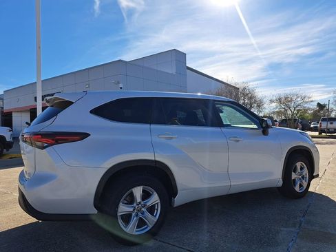 Used 2024 Toyota Highlander LE image 5
