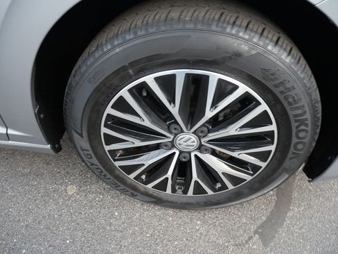 Used 2019 Volkswagen Jetta SE w/ Cold Weather Package image 31