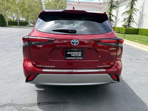Used 2024 Toyota Highlander Platinum AWD/4WD image 9