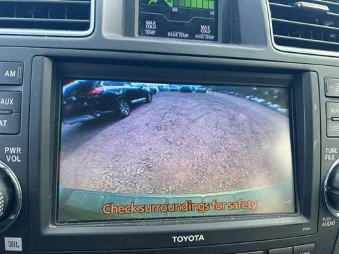 Used 2012 Toyota Highlander Limited w/ Tow Pkg image 14