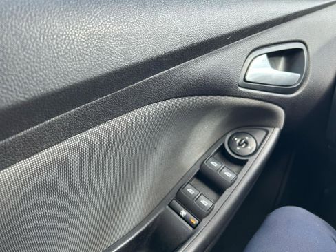 Used 2014 Ford Focus SE w/ SE Winter Package image 28