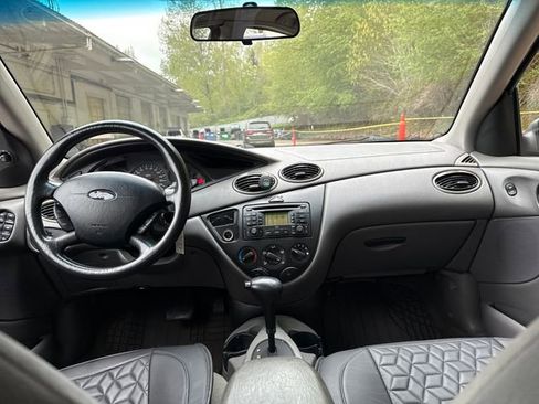 Used 2003 Ford Focus SE FWD image 13
