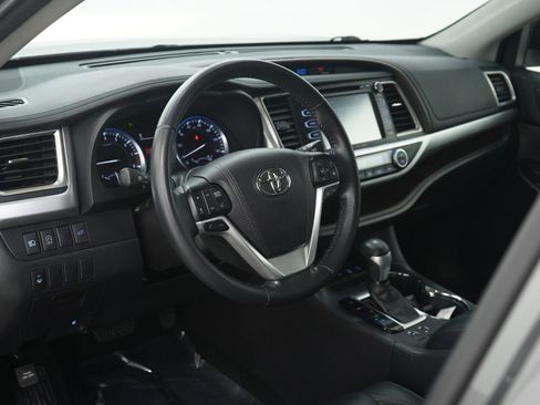 Used 2018 Toyota Highlander XLE image 24