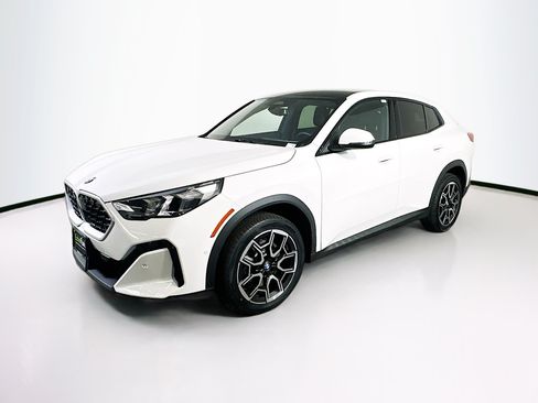 Used 2026 BMW X2 xDrive28i AWD/4WD image 3