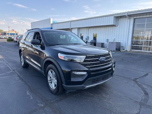 Used 2021 Ford Explorer XLT w/ Equipment Group 202A image 7