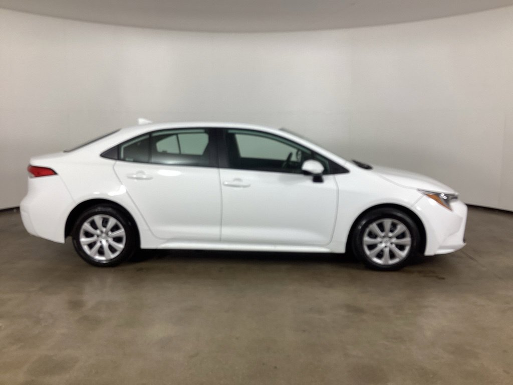 Used 2025 Toyota Corolla LE FWD image 4