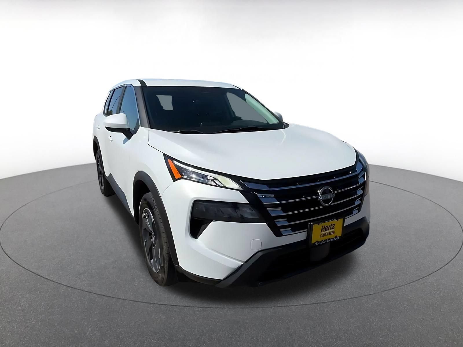 Used 2024 Nissan Rogue SV AWD/4WD image 3