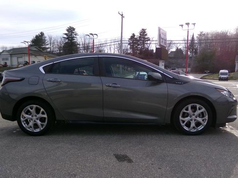 Used 2017 Chevrolet Volt Premier w/ Driver Confidence II Package FWD image 6