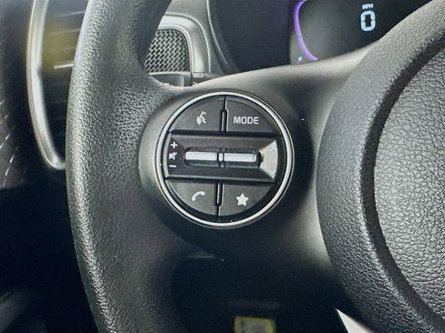 Used 2025 Kia Soul LX w/ LX Technology Package FWD image 25