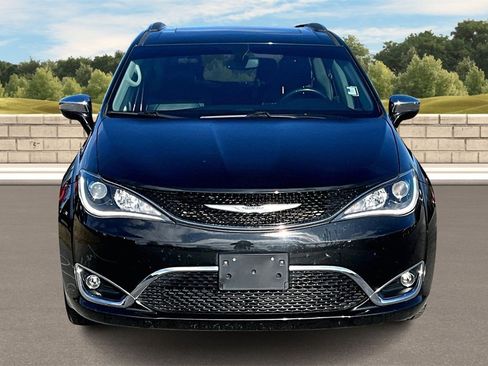 Used 2020 Chrysler Pacifica Limited image 3