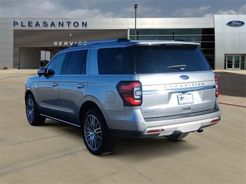 Used 2023 Ford Expedition Limited image 3