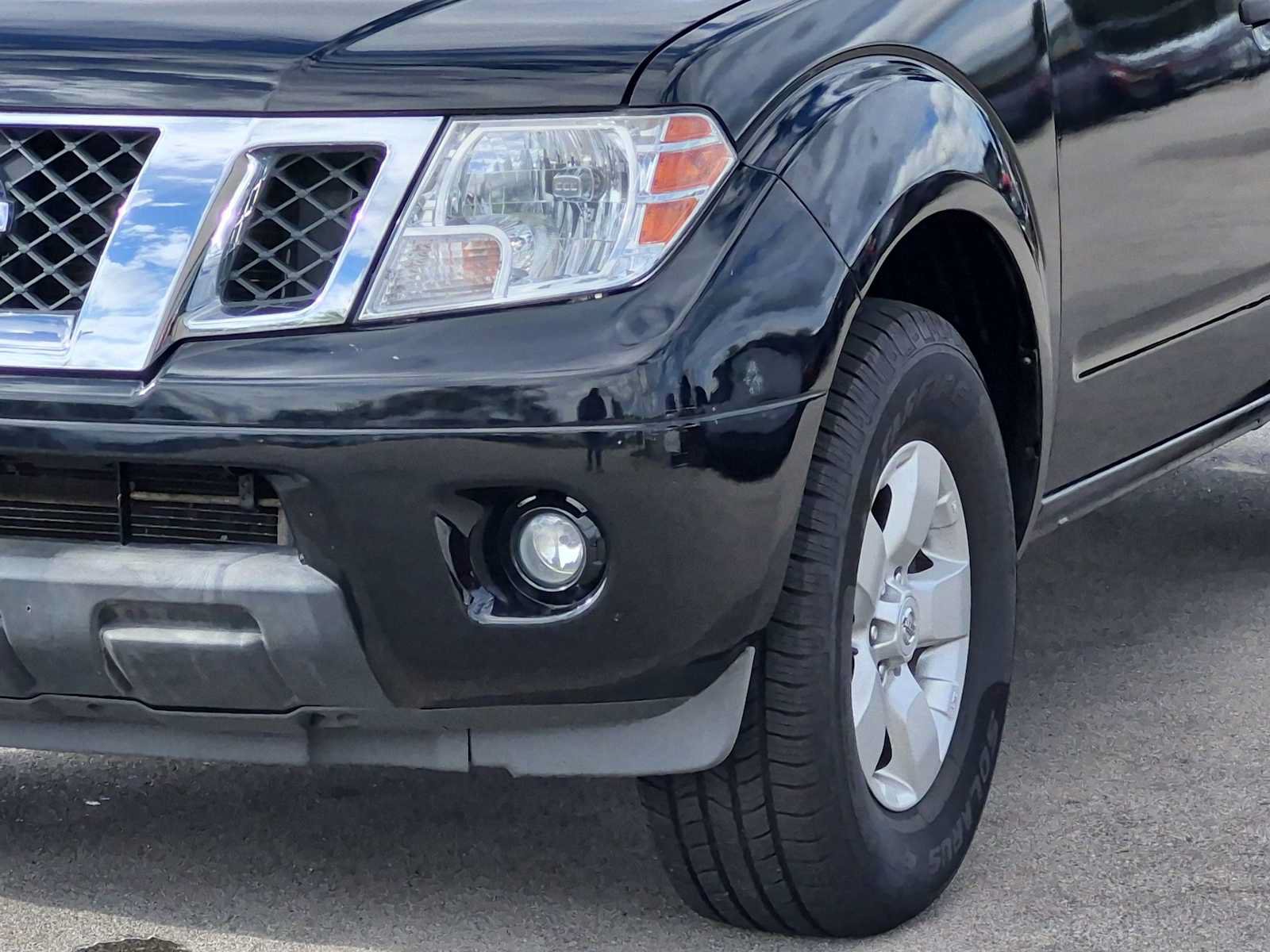 Used 2013 Nissan Frontier SV w/ SV Value Truck Pkg AWD/4WD image 11