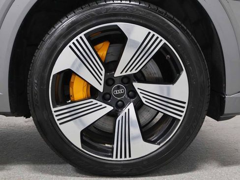 Used 2023 Audi e-tron Premium Plus w/ Premium Plus Package AWD/4WD image 12