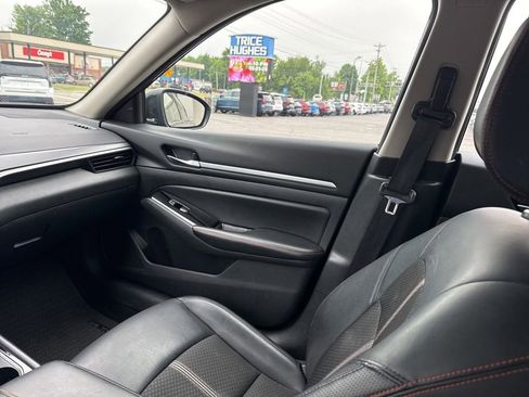 Used 2024 Nissan Altima 2.5 SR FWD image 13