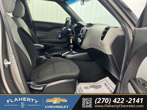Used 2016 Kia Soul FWD image 15