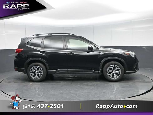 Used 2024 Subaru Forester Premium AWD/4WD image 3