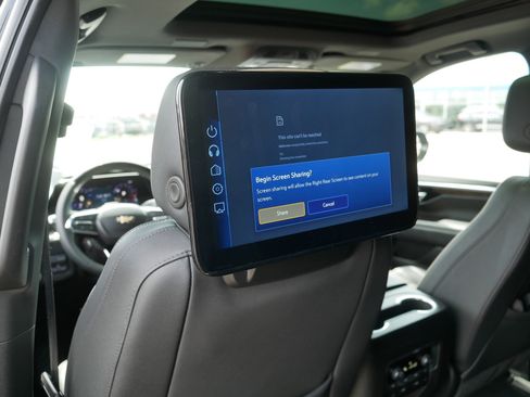Used 2025 Chevrolet Tahoe Premier AWD/4WD image 37