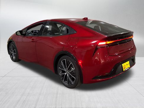 Certified 2025 Toyota Prius XLE FWD image 4