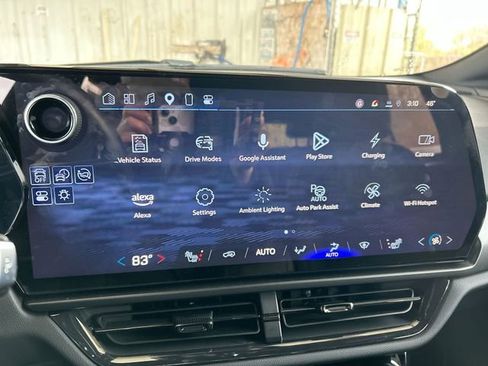 Used 2024 Chevrolet Equinox EV RS FWD image 13