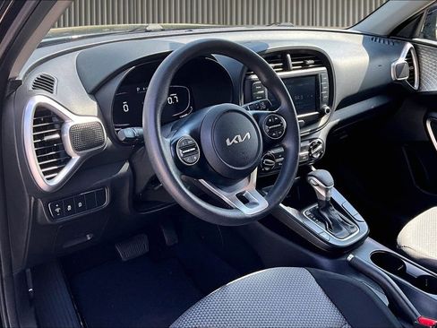 Used 2023 Kia Soul LX w/ LX Technology Package FWD image 14
