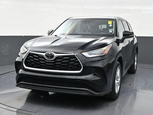 Used 2022 Toyota Highlander L FWD image 8