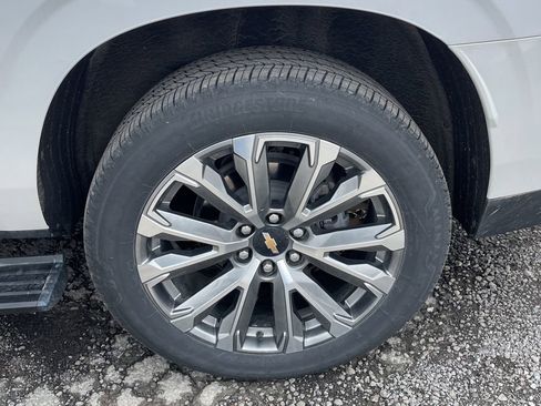 Used 2025 Chevrolet Suburban High Country AWD/4WD image 12