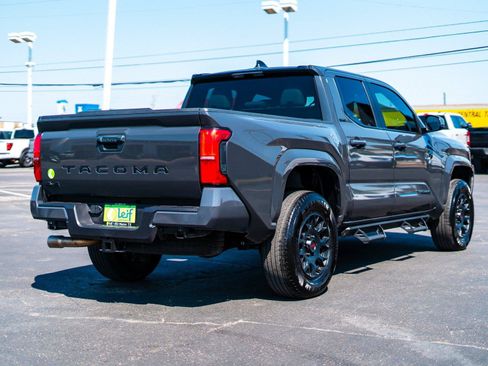 Used 2025 Toyota Tacoma SR5 AWD/4WD image 4
