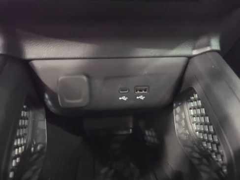Used 2024 Chevrolet TrailBlazer LT w/ LT Cold Weather Package AWD/4WD image 23