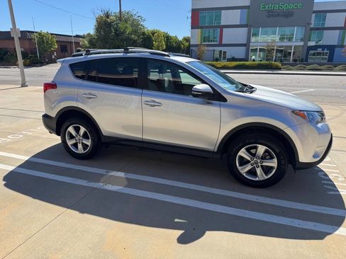Used 2015 Toyota RAV4 XLE FWD image 6