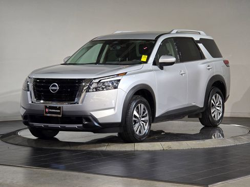 Used 2025 Nissan Pathfinder SL image 5