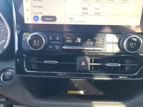 Used 2023 Toyota Highlander XSE image 28