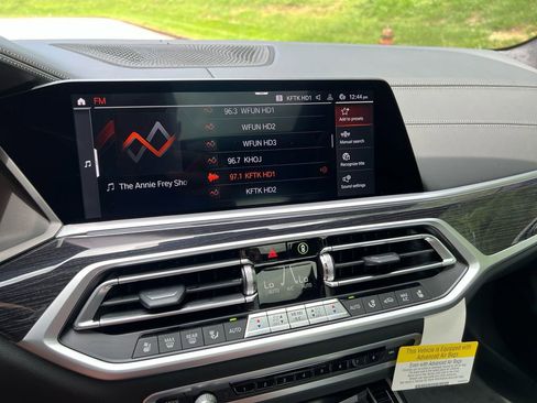 Used 2022 BMW X7 M50i image 40