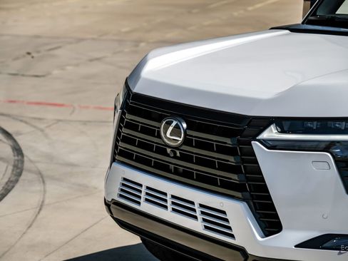 Used 2025 Lexus GX 550 w/ Accessory Package (2T) image 29