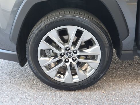 Used 2020 Toyota RAV4 XLE Premium image 15