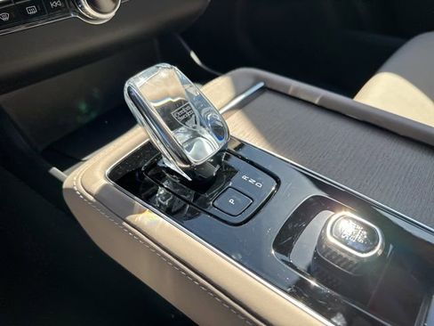 New 2026 Volvo XC90 B6 Plus w/ Protection Package Premier AWD/4WD image 16