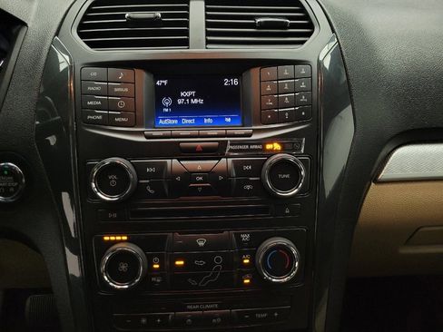 Used 2017 Ford Explorer XLT image 25