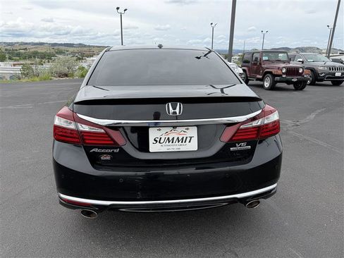 Used 2016 Honda Accord Touring image 6
