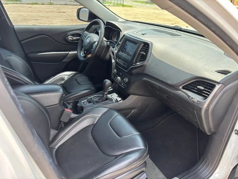 Used 2020 Jeep Cherokee Latitude Plus FWD image 20