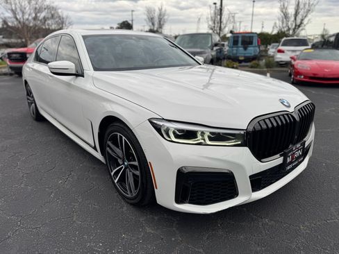 Used 2021 BMW 740i w/ M Sport Package RWD image 3