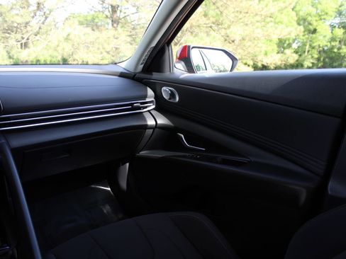 Used 2023 Hyundai Elantra SEL w/ Convenience Package FWD image 12