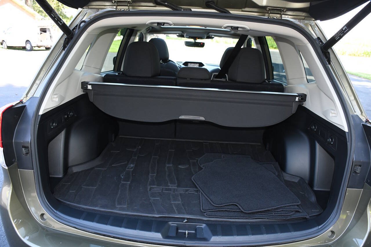 Used 2023 Subaru Forester Premium AWD/4WD image 19