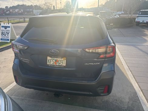 Used 2022 Subaru Outback Premium image 7