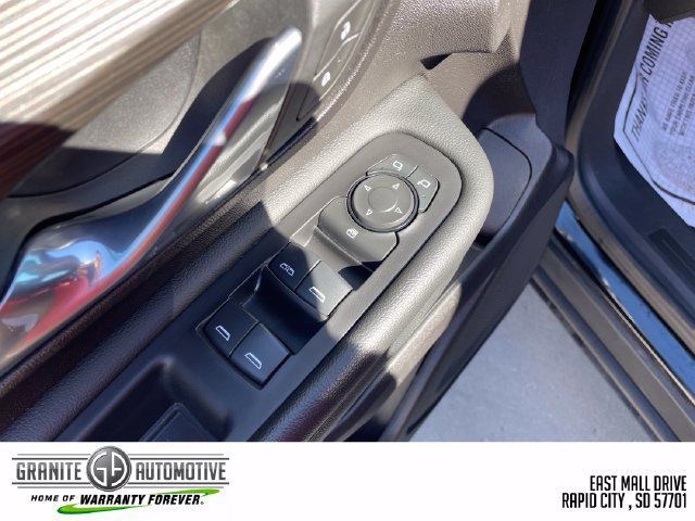 Used 2024 GMC Terrain SLE AWD/4WD image 9